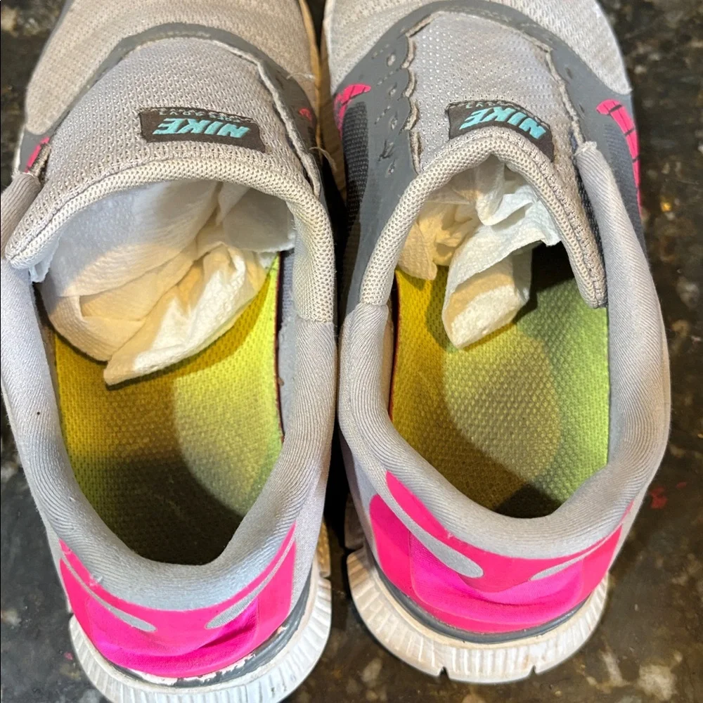 Nike Free 4.0 V3 Sneakers! Women’s 8.5